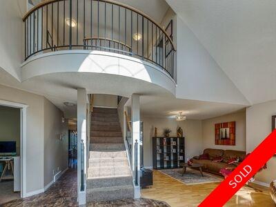 Soaring 20 FT Vaulted Ceiling Entry Way in this Stunning 2 Storey Home! 