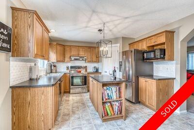 2 Storey DETACHED Cute & SPACIOUS homw with Large Kitchen & FULLY FINISHED Basement! 